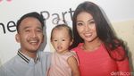 Muah! Kecupan Sayang Ruben dan Sarwendah Untuk Thalia