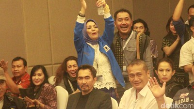 Foto-Foto Sebelum Aa Gatot Brajamusti Tertangkap