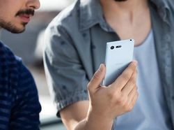 Duo Anyar Xperia X Tampil Menggoda