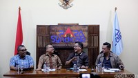 (kiri-kanan) Ketua Umum Aliansi Masyarakat Tembakau Indonesia Budidoyo, Direktur Eksekutif PARA Syndicate Ari Nurcahyo, Presiden Smoker Club Indonesia Ferry Mursyidan Baldan, Ketua Asosiasi Petani Tembakau Indonesia Wisnu Brata hadir dalam diskusi ini.
