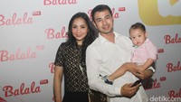 Nagita Slavina dan Raffi Ahmad serta Rafathar saat ditemui di kawasan SCBD, Jakarta Selatan, Kamis (1/9/2016). Pool/Gus Mun/detikFoto.