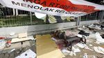 Warga Rawajati Bertahan di Tenda Darurat