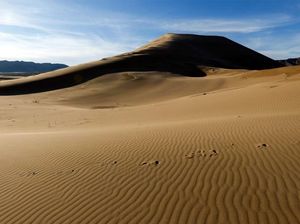 Potret Gurun Pasir Bernyanyi Kazakhstan