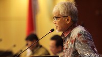 Wakil Ketua Komite IV Budiono memaparkan hasil uji kelayakan dan kepatutan calon anggota BPK.