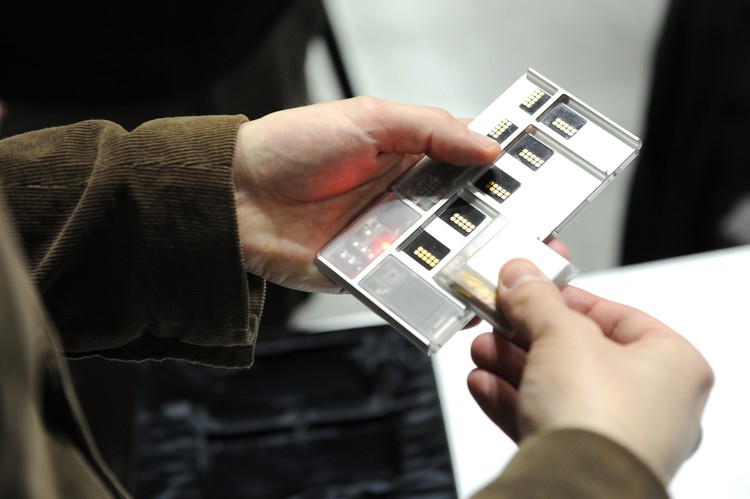 521377827AP00136_Engadget_E NEW YORK, NY - NOVEMBER 07: Googles modular phone (Project Ara) at Engadget Expand New York 2014 at Javits Center on November 7, 2014 in New York City. (Photo by Bryan Bedder/Getty Images for Engadget Expand)