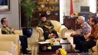 (Ki-ka) Mensesneg Pratikno diterima oleh Ketua DPR Ade Komarudin, Wakil Ketua DPR Agus Hermanto, dan Wakil Ketua DPR Taufik Kurniawan.