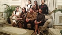 Maia dan teman-temannya juga sempat terlihat makan malam bersama-sama. Danu Damarjati/detikcom