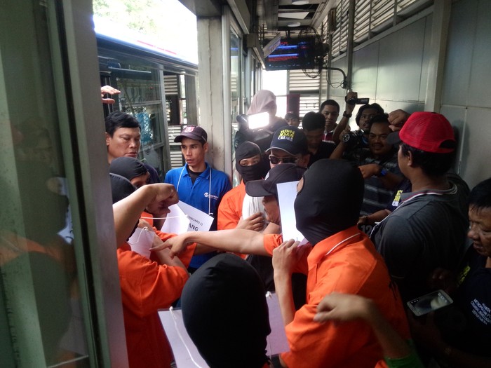 Rekonstruksi Pengeroyokan di TransJ, Andrew Diteriaki: Abang, Kamu Mirip Ahok!