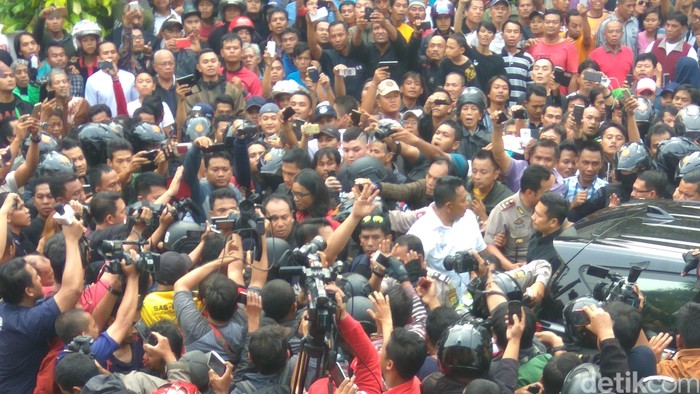 Warga Berusaha Pukuli Pelaku Perampokan dan Penyanderaan di Pondok Indah
