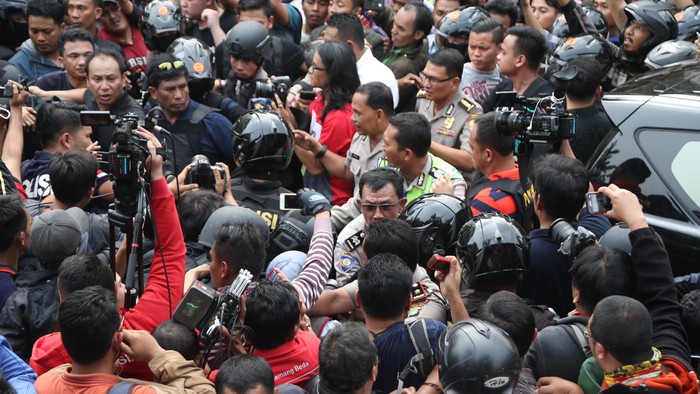 Polisi Temukan Pelat Nomor hingga Sarung Senpi di Mobil Fortuner AJS