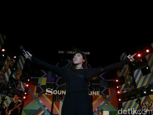 Isyana Sarasvati Nge-rock di Soundrenaline 2016