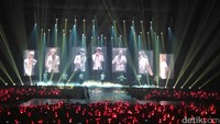 Grup iKON termasuk dalam salah satu bintang tamu acara JISPHORIA  di JIS pada 1 Oktober 2022 lalu. Penampilan iKON sukses menggoyang penonton di JIS. (Veynindia Esaloni/detikcom)  