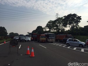 Truk Tangki Masih Melintang, Jakarta ke Puncak Dialihkan Lewat Tajur