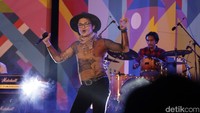 Pengalaman berbeda juga disajikan Soundrenaline 2016 lewat penampilan Andy /rif yang tampil membawakan lagu Tulus berjudul Pamit.