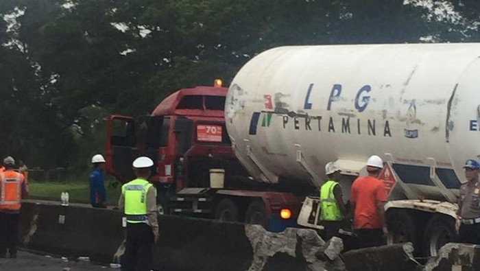 Truk Tangki LPG Berhasil Dievakuasi, Tol Jagorawi Kembali Dibuka