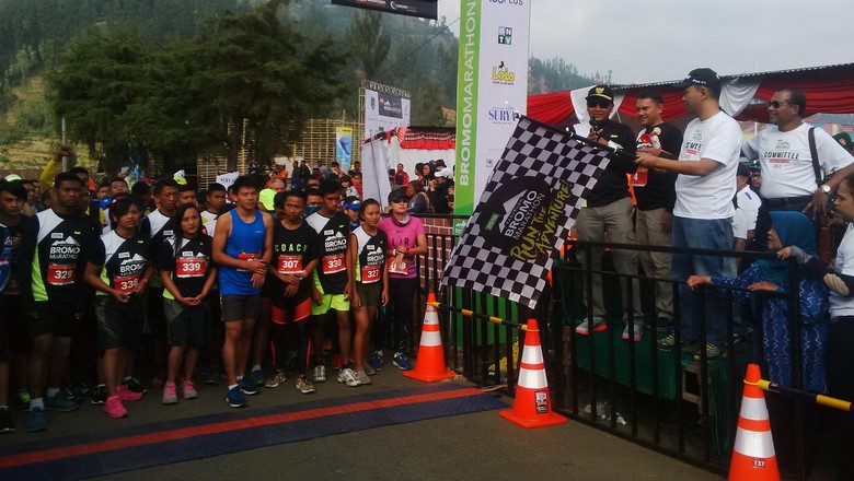 Bromo Marathon (Muhajir Arifin/detikcom) Bromo Marathon (Muhajir Arifin/detikcom)