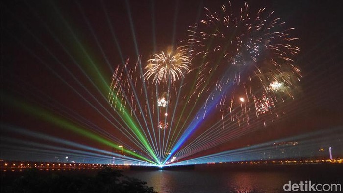 Weekend Meriah di Macau, Lihat Kembang Api di Macau Tower