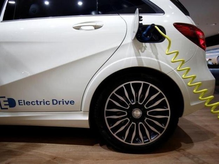 Daimler Siapkan 6-9 Model Mobil Listrik