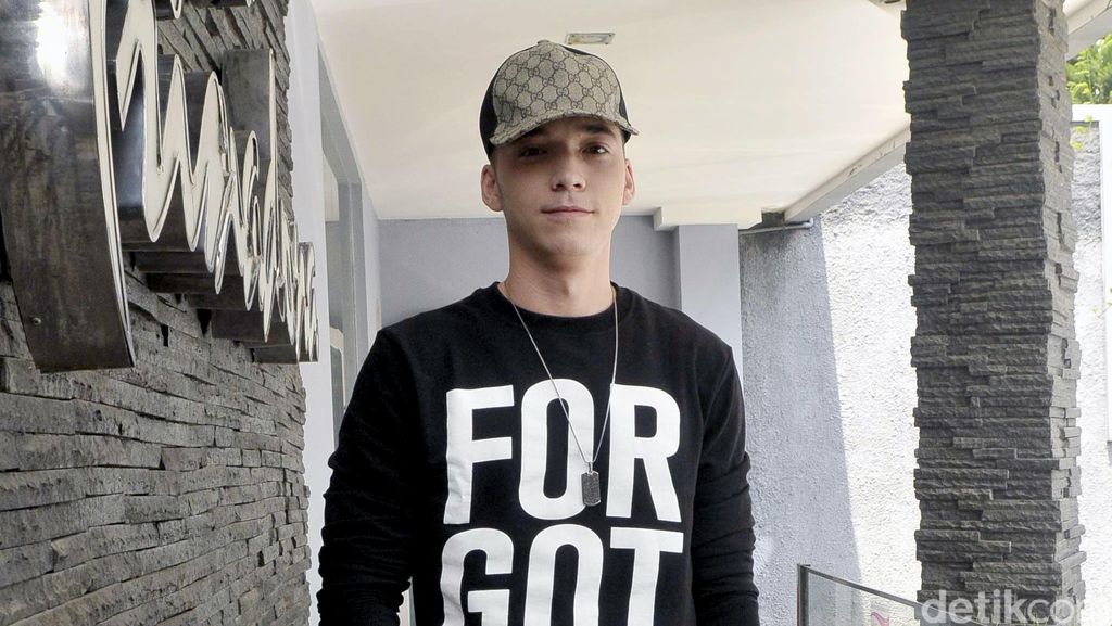 Kata Ibunda Natasha Wilona Soal Kabar Tahan ATM Stefan William