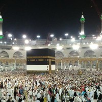 Setiap harinya Masjidil Haram dipenuhi hingga jutaan jemaah yang menunaikn ibadah haji dan umrah. Ini potret Kabah yang selalu dikelilingi ratusan orang sebelum virus Corona merebak. Foto: dok. Media Center Haji 2016