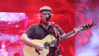 8 Perjalanan Karier Iwan Fals, Nomor 5 Paling Heboh