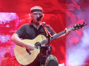 Seputar Iwan Fals yang Tepuk Tangan Soal Ibu Kota Pindah