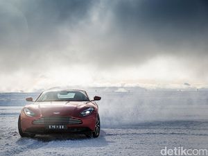 Menari di Es dengan Aston Martin