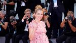 Hamil Tujuh Bulan, Teresa Palmer Tetap Menawan di Red Carpet Hacksaw Ridge
