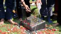 Benyamin S meninggal dalam usia 56 tahun dan dimakamkan di TPU Karet Bivak, Jakarta Pusat.