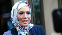 Elma awalnya merasa nyaman karena Gatot selalu bisa merangkulnya sebagai adik. Pool/Palevi S/detikFoto.