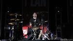 Berlompat Ria di Konser Simple Plan di Jakarta