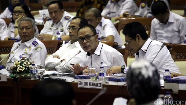 Menaker dan Menhub Rapat dengan Komisi IX DPR