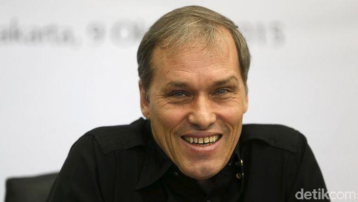 Bos HM Sampoerna Paul Norman Janelle Diganti