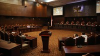 Sidang ini diikuti oleh 8 hakim konstitusi.