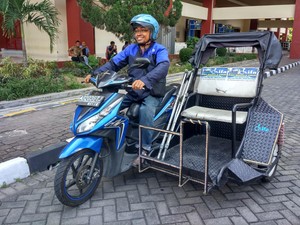 Saat Turis Bule Jadi Pelanggan Driver Ojek Difabel di Yogyakarta