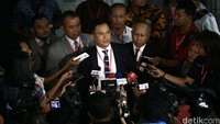 Mahkamah Konstitusi (MK) kembali menyidangkan gugatan Gubernur Ahok yang menolak cuti selama masa kampanye. Para pihak terkait seperti Yusril Ihza Mahendra dan Habiburrokhman hadir.