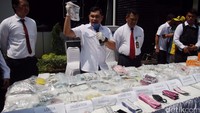 Direktur Reskrimsus Polda Metro Jaya Kombes Fadil Imran mengatakan kasus terungkap berkat informasi masyarakat yang kemudian dikembangkan oleh Subdit Industri dan Perdagangan (Indag) Ditreskrimsus Polda Metro Jaya.