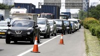Kecepatan rata-rata kendaraan 15-20 km/jam.
