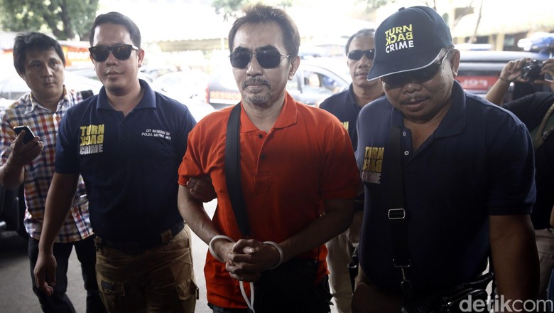 Polisi Periksa Nabila Putri dan Torro Margens Terkait Senpi Aa Gatot Brajamusti Polisi Periksa Nabila Putri dan Torro Margens Terkait Senpi Aa Gatot Brajamusti