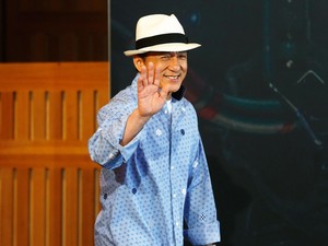 Jackie Chan Raih Piala Kehormatan Oscar