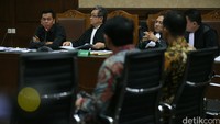 Ahok dan Sunny mendengarkan pernytaan Sanusi.