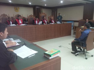 PNS Tajir Rohadi Didakwa Terima Rp 50 Juta Urus Pengaturan Hakim Bang Ipul