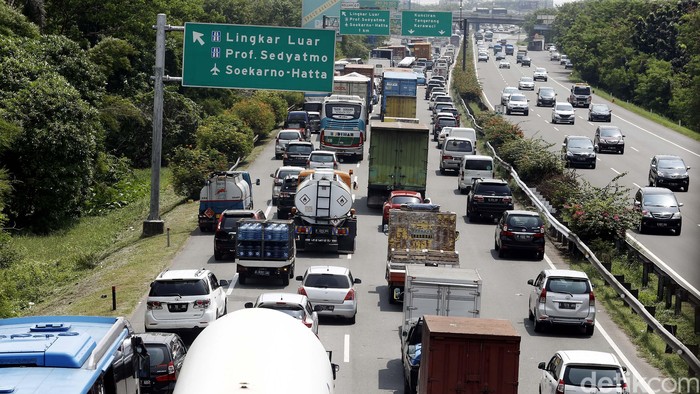 Ada Kecelakaan di Meruya, Lalin Tol Jakarta-Tangerang Macet