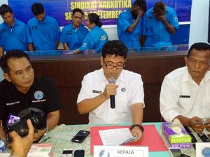 Pasutri Ditangkap saat akan Jual 5 Kg Sabu di Parkiran Restoran