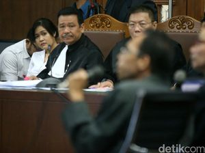 Pengacara Jessica Tanya Soal Kenapa Hani Tak Colaps Walau Minum Kopi Mirna