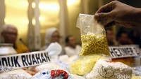 Ada total 42.480.000 pil obat palsu yang disita.