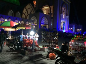 Bulan Budaya Lombok Jadi Ladang Rezeki, PKL Selalu Update Info dari Internet