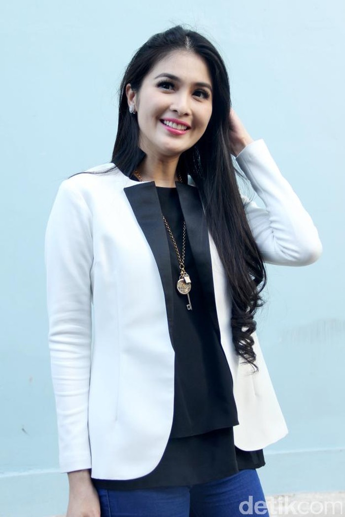 Jelang Menikah, Sandra Dewi Makin Bersinar