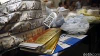 Selain itu, ada juga bahan baku obat, produk ruahan, bahan kemasan maupun produk jadi obat dan obat tradisional siap edar yang diperkirakan bernilai sekitar Rp 30 milyar.