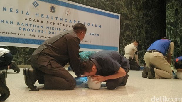 7 Langkah Pertolongan Pertama CPR Bagi Pasien Serangan Jantung